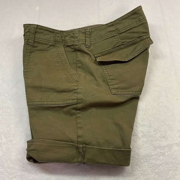 American Eagle Khaki Olive Green Cotton Rolled Hem Shorts Size 4 - Picture 3 of 7